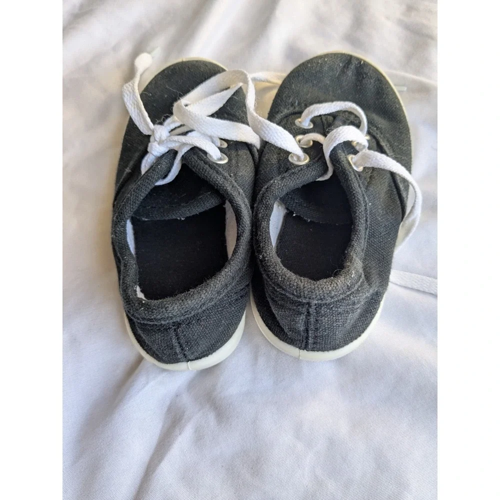 Toddler Girl Black And‎ White Shoes Size 7